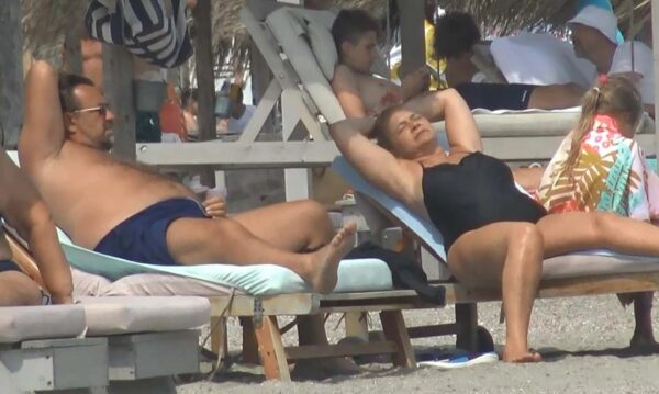 Vedetele au luat cu asalt litoralul românesc! Imagini incredibile de la malul mării FOTO 26 vedete la plajă