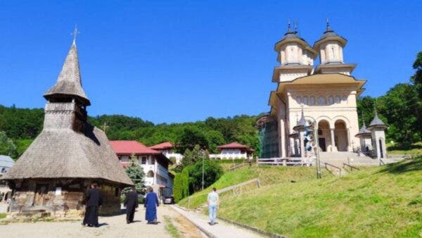 Mănăstiri din România unde te rogi pentru căsătorie și ce rugăciune trebuie rostită