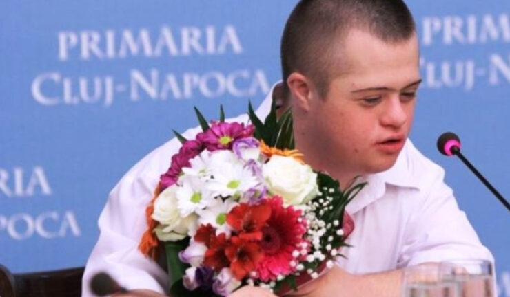 Mihai, un tânăr cu sindromul Down, știe pe de rost Noul Testament. A luat bacalaureatul cu brio: ”Am învățat cu ajutorul lui Dumnezeu” 25