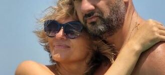 Cine este Alexandru, bărbatul cu care Mirela Vaida este căsătorită de 17 ani. Cu ce se ocupă și de ce vedeta nu l-a vrut alături la Asia Express 25 Imagini rare cu Mirela Vaida și soțul