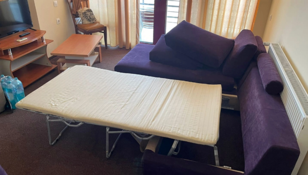 Patru bucureșteni au rămas șocați atunci când și-au văzut camera de hotel de la Eforie Nord. Au plătit 800 de lei pe noapte pentru ea. FOTO 26