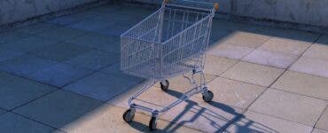 Cum deblochezi un cărucior de la supermarket fără monedă. Cât de simplu poate să fie