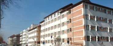 Un copil de un an și 8 luni a fost dus la două spitale după ce a căzut de la geam. Ce s-a întâmplat cu el