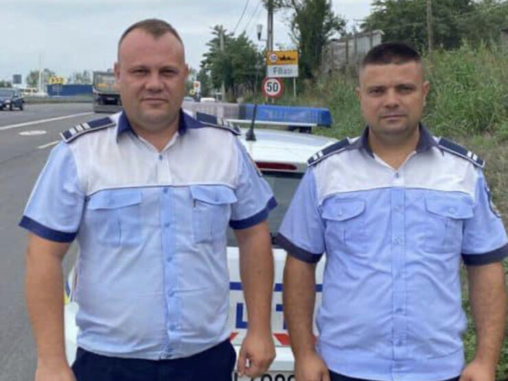 Doi polițiști au devenit eroi pentru o zi. Au sărit în ajutorul unei fețite de doar zece zile: “Ne-am făcut doar datoria de oameni” 25