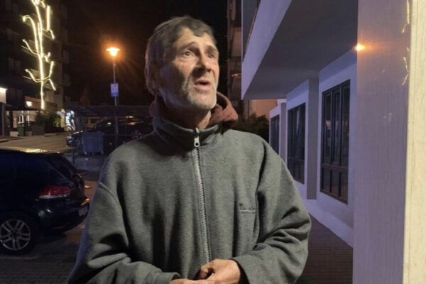 Nea Ion a emoționat o țară întreagă. Povestea tristă a omului fără adăpost, care-și duce traiul așa cum poate. Cum a fost găsit la o ghenă de gunoi 26