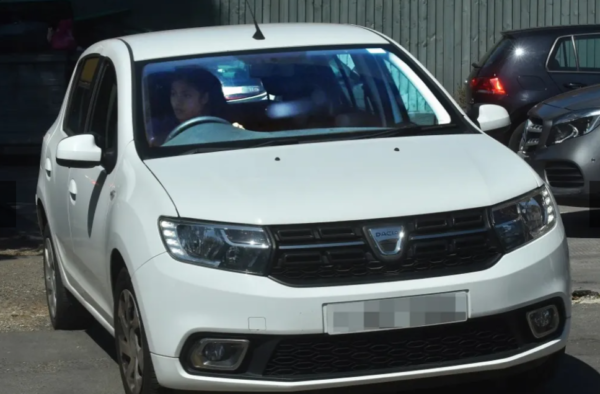Este imaginea Porsche, dar conduce o Dacia Sandero. Cum a fost surprinsă Emma Răducanu la volanul unei mașini românești 27