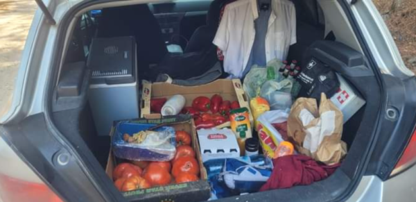 Un român și-a golit frigiderul și a plecat în Grecia cu mâncarea de acasă. Imaginile au devenit virale 26