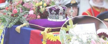 Ce este scris pe biletelul lăsat pe sicriul Reginei Elisabeta a II-a? Este semnat de Regele Charles al III-lea