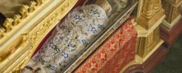 Minunile Sfintei Parascheva. O tânără vindecată de paraplegie a ajuns studentă la Teologie