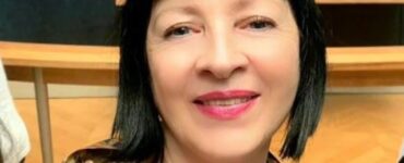 Neti Sandu, cu picioarele la vedere, în fustă mini. Cum arată așa astrologul de la Pro TV