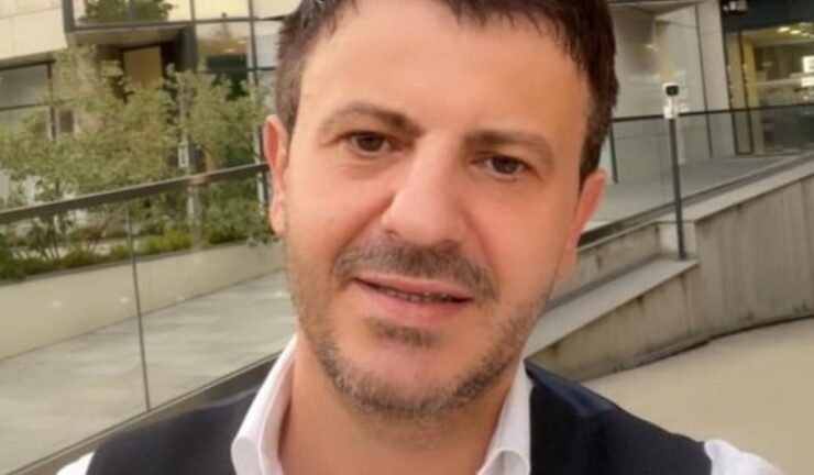 Tinu Vereșezan a devenit tată la 46 de ani. Micuțul a avut trei perechi de nași de botez