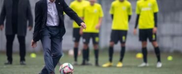 Prințul Edward, fratele Regelui Charles al III-lea, a venit în România. El a bătut mingea cu copiii de la Academia de Fotbal Viitorul Cluj. Care e motivul vizitei