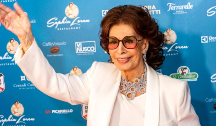 Sophia Loren și-a deschis restaurant la Milano. Mădălina Ghenea, prezentă la marele eveniment. Ce ținută a purtat 25