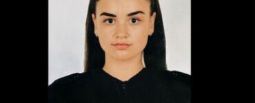 O tânără polițistă din Cernăuți a murit după ce a fost împușcată în cap, în fața unei școli. Ea încerca să prindă un pedofil în acel moment