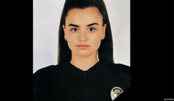 O tânără polițistă din Cernăuți a murit după ce a fost împușcată în cap, în fața unei școli. Ea încerca să prindă un individ în acel moment 26 O tânără polițistă din Cernăuți a murit după ce a fost împușcată în cap, în fața unei școli. Ea încerca să prindă un pedofil în acel moment