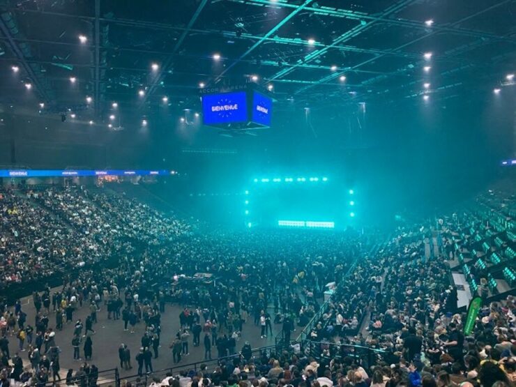Doliu în lumea muzicii! Un artist s-a prăbușit pe scenă în timpul concertului și a murit pe loc 25 scene socante la un concert din Paris