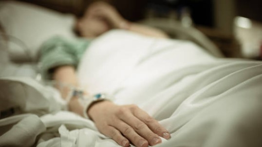 O femeie a ajuns în stare gravă la spital, suspectă de botulism, după ce a mâncat o salată cu peşte dintr-o conservă 25 Botulismul