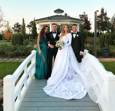Valentin Sanfira și Codruța Filip au făcut NUNTĂ cu mare FAST, cu 500 de invitaţi. Cum s-au îmbrăcat mirii în ziua binecuvântată (VIDEO) 25 Codruța Filip