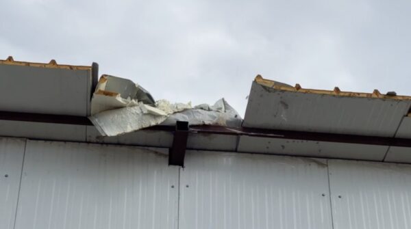 O fată de 17 ani s-a prăbușit cu planorul în curtea unei locuințe din Dolj. E în stare gravă, în spital 27 planor
