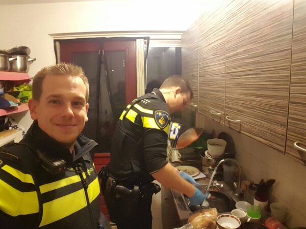Să vezi și să nu crezi! Ce au putut să facă doi polițiști în casa unei femei, în timp ce aceasta se afla la spital 26