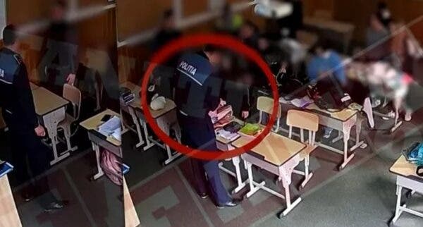 Elevii unei clase, percheziționați „abuziv” de polițiștii din Ilfov. Părinții au făcut plângere, iar unui copil ce suferă de autism i s-a făcut rău