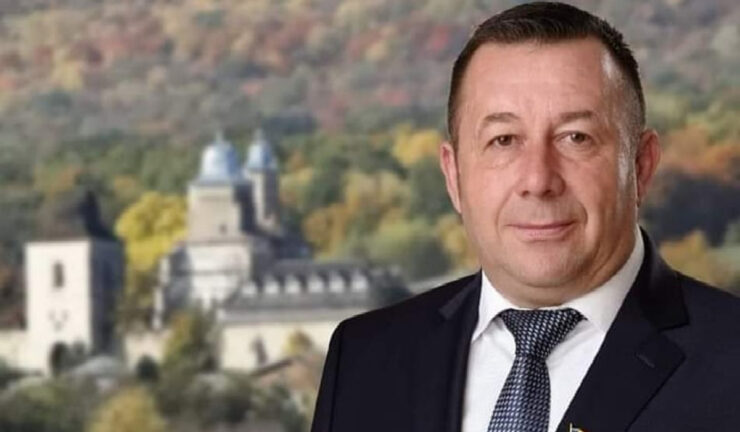 Gestul înduioșător făcut de un primar. Plătește din salariul lui, de 6400 de lei, facturile a 30 de familii nevoiașe 25