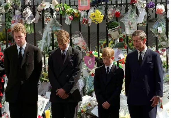 La înmormântarea Dianei, Prințul Charles s-a împotrivit Reginei Elisabeta a II-a: „El a făcut totul, a făcut un pas mare”