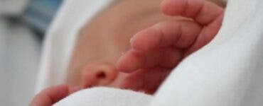 Un bebeluş de două luni a fost găsit mort într-un apartament din Ploieşti