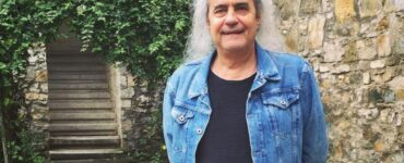 Cine e iubita lui Cristi Minculescu, surprins când o săruta. Cine i-a devenit parteneră după ce solistul de la Iris a divorțat 38 Cine e iubita lui Cristi Minculescu, surprins când o săruta. Cine i-a devenit parteneră după ce a divorțat
