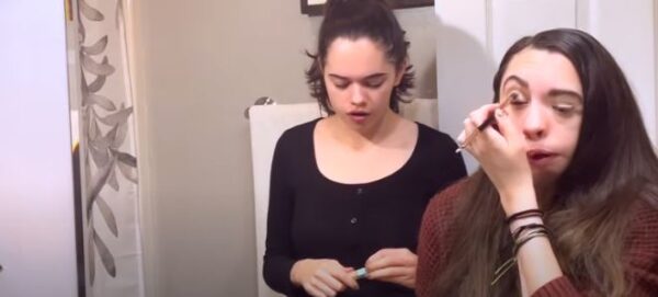 Gemene identice, dar totuși atât de diferite. Ce le deosebește pe aceste surori