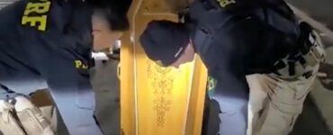 politisti cu sicriu brazilia