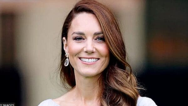 Cât costă rochia de mireasă purtată de Kate Middleton la prima apariție în calitate de Prințesă de Wales. Detaliul care a amintit de Lady Di