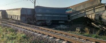 Un tren plin cu cărbune a deraiat în Dolj. Circulația a fost întreruptă, iar călătorii, transbordați cu autovehiculele