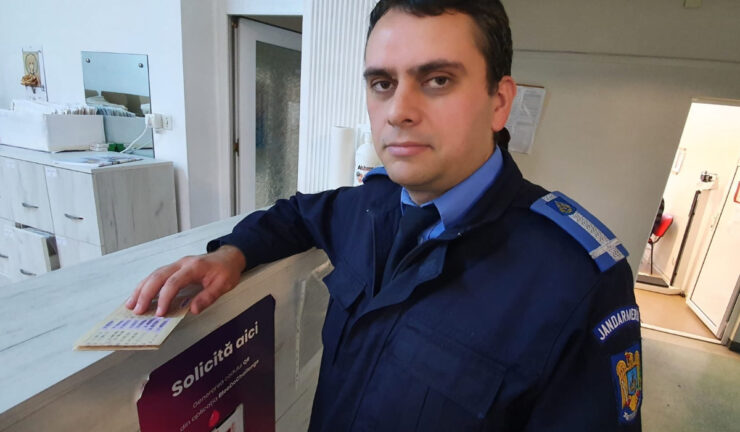 Marius Caleap, un exemplu de așa „DA”. El este jandarmul care salvează vieți cu propriul sânge: „Acest gest mic pentru noi înseamnă o șansă la viață pentru alții” 25 jandarm