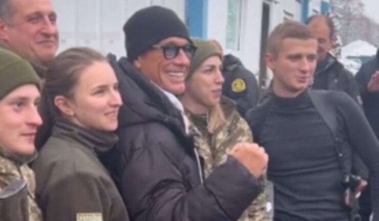 Jean-Claude Van Damme s-a dus în Ucraina. Ce mesaj a transmis soldaților de acolo VIDEO