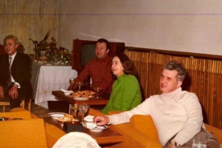 Revelionul în timpul regimului comunist. Cum petreceau românii noaptea dintre ani înainte de 1989