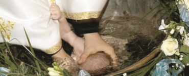 Dreptate pentru bebelușul care a murit la câteva ore după botez! Preotul din Suceava care i-a luat viața este urmărit penal de autorități 