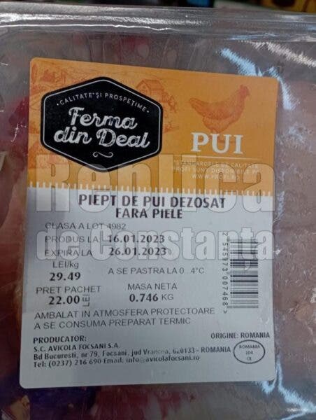 Ce a găsit un bărbat din Constanța într-o caserolă cu piept de pui, dintr-un supermarket