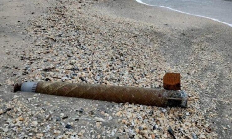 Au fost găsite resturi de rachetă pe plaja de la Gura Portiței. Fragmentele vor fi evaluate de experții MApN