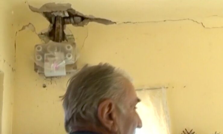 Victimele cutremurelor din Gorj, în lacrimi. Oamenii au rămas pe străzi, după ce locuința s-a prăbușit: "Totul este distrus!" 25 case distruse gorj
