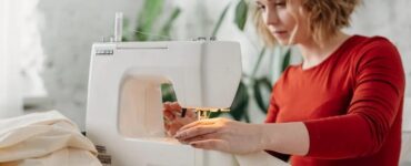 O croitoreasă a fost înșelată de soț cu cea mai bună prietenă a ei. Rămasă cu copiii și plină de datorii, femeia a avut noroc cu carul. Ce i s-a întâmplat într-o zi și cum a reacționat fostul ei soț