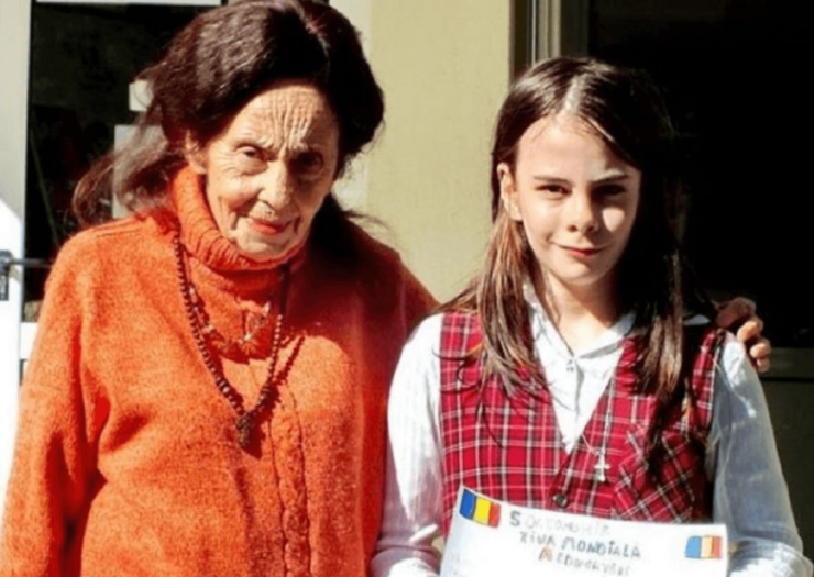 Ce note are Eliza Iliescu în primul an de facultate. Cum o recompensează pe fiica sa Adriana Iliescu, cea mai bătrână mamă din România: "Sunt tare mândră!"
