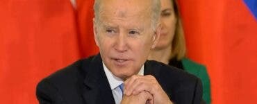 Joe Biden a apărut cu un semn în frunte, ca o pată de cenușă, la summit-ul B9 din Varșovia. Ce a pățit președintele american