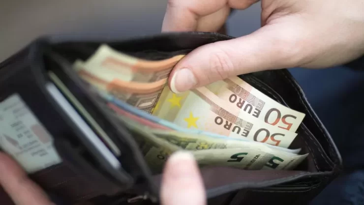 Țara care a trecut de la salariul lunar la cel pe oră. Ce salarii primesc acum angajații 25 salariu