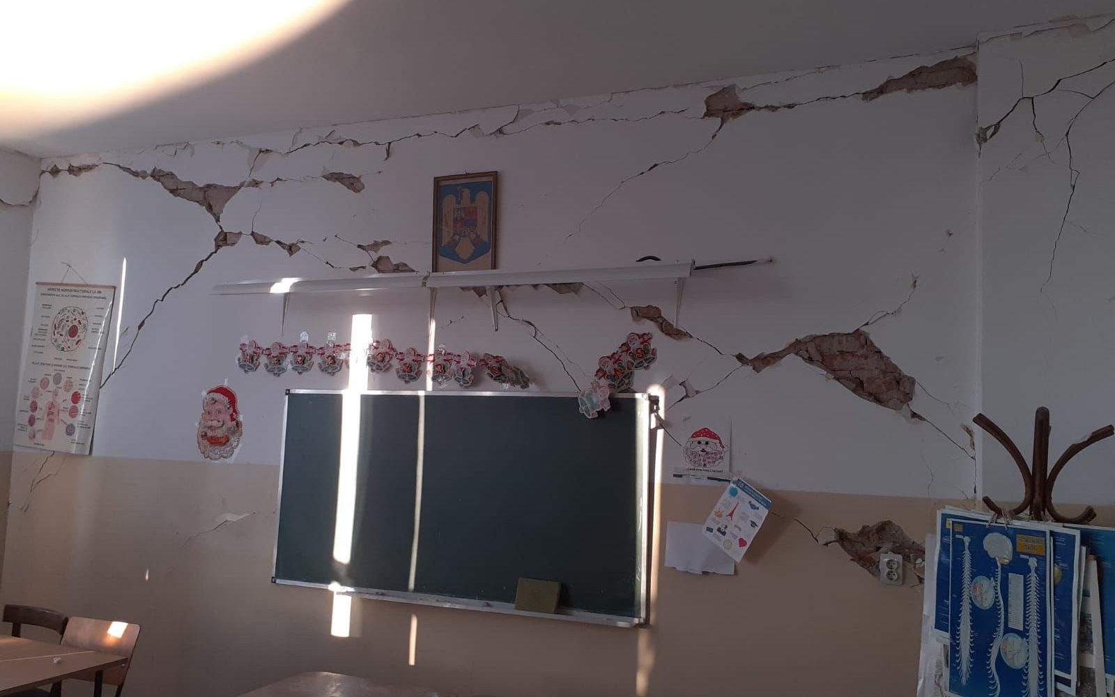 O școală din Gorj a fost evacuată în urma cutremurului de azi. Elevii au fugit îngroziți din bănci 27 cutremur
