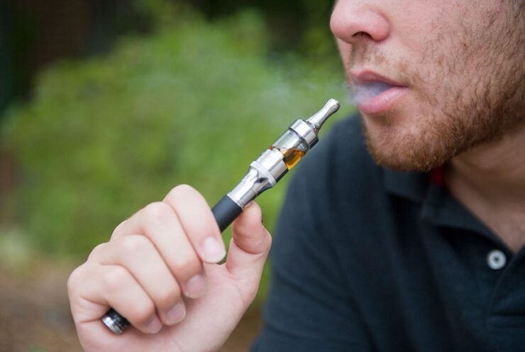 Vești proaste pentru fumători: vapatul inflamează plămânii mai mult decât țigările obișnuite 24 studiu tigara electronica