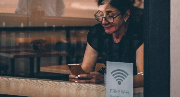 De ce să oprești serviciul WiFi al telefonului mobil când pleci de acasă