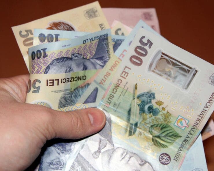 Se dau bani de la stat! Fiecare român eligibil primește 250 de euro