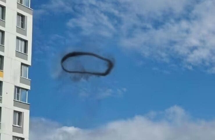 Fenomen ciudat pe cerul din Rusia. Ce erau, de fapt, cercurile negre