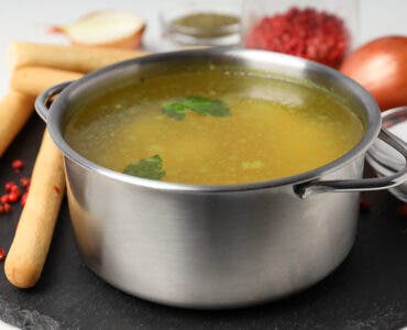 Cât se ține, de fapt, ciorba la frigider. Nu o mai consuma dacă a depășit termenul